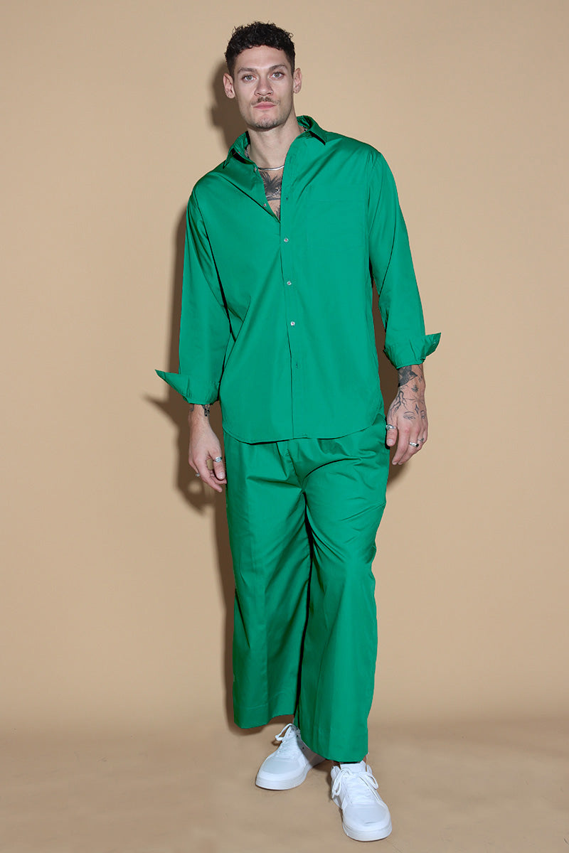 In Emerald green jewel tone, the twin co-ord set unisex, menswear and womenswear with an oversized shirt and wide leg pants with a drawstring and elasticated waist are your perfect go to for the season. They're an oversized fit, looser and baggier in their styling, and designed to be worn in a very casual manner. the separates can be styled together for a statement look or separately.