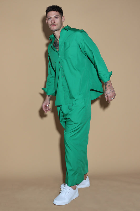 In Emerald green jewel tone, the twin co-ord set unisex, menswear and womenswear with an oversized shirt and wide leg pants with a drawstring and elasticated waist are your perfect go to for the season. They're an oversized fit, looser and baggier in their styling, and designed to be worn in a very casual manner. the separates can be styled together for a statement look or separately.