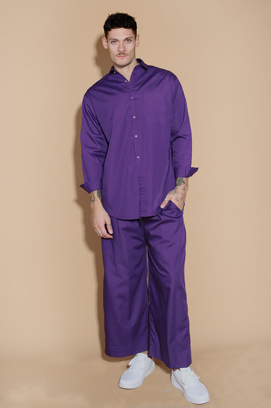 With a shirt collar and front button closure, the shirt in a luxe cotton blend is going to be your new favourite. It is accented with contrasting details showcasing your penchant for details, allowing you to make a statement in style with substance that demands a second look.  The pants have an elasticated waist and a drawstring to adjust it however you like. Along with an easy and relaxed fit shirt, the separates can be styled together for a statement look or separately